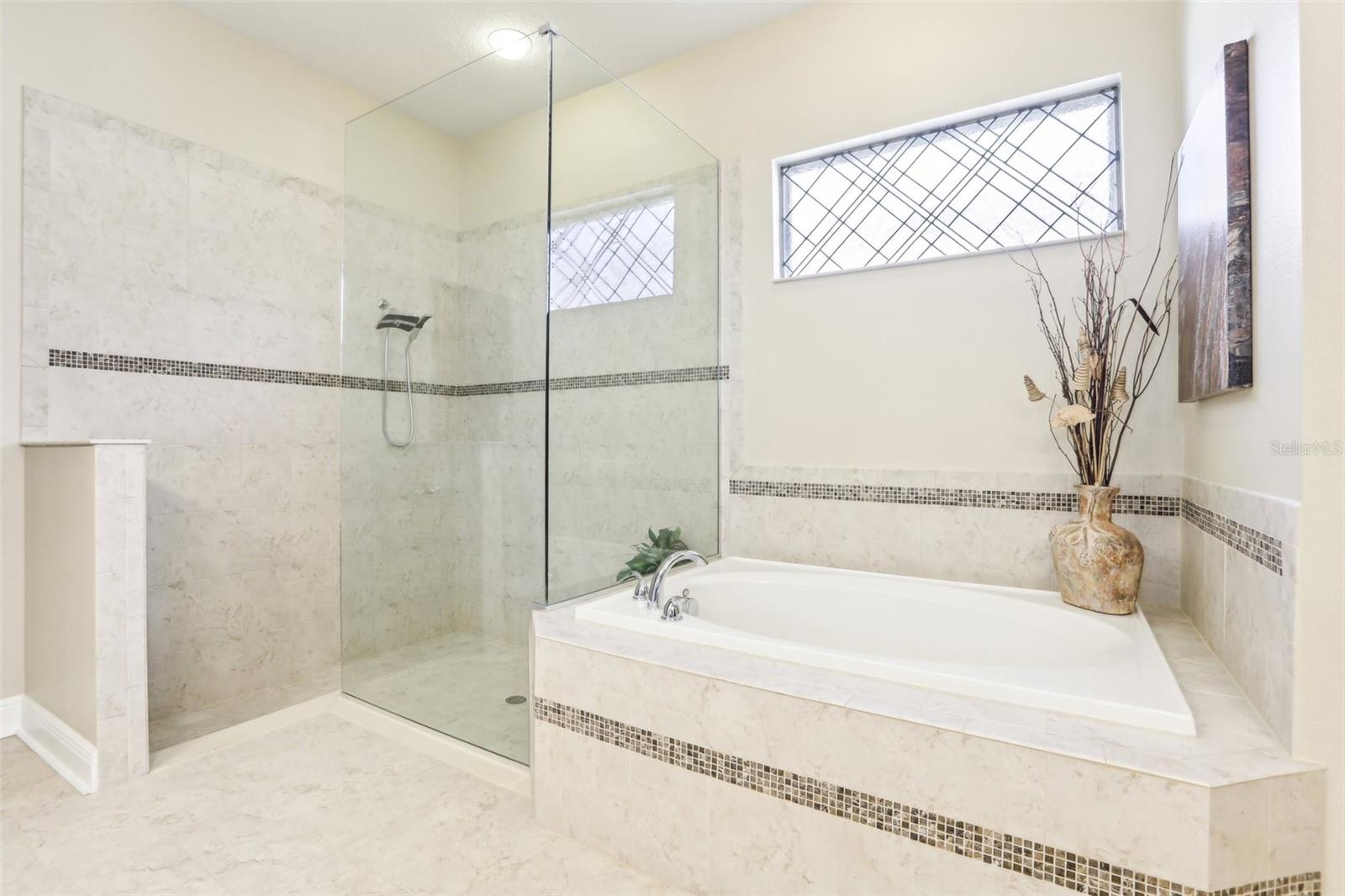 Image 18 of 43 For 11327 Lake Lucaya Drive