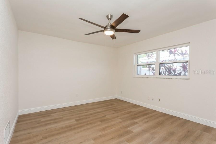 Image 20 of 27 For 2146 Waterside Drive
