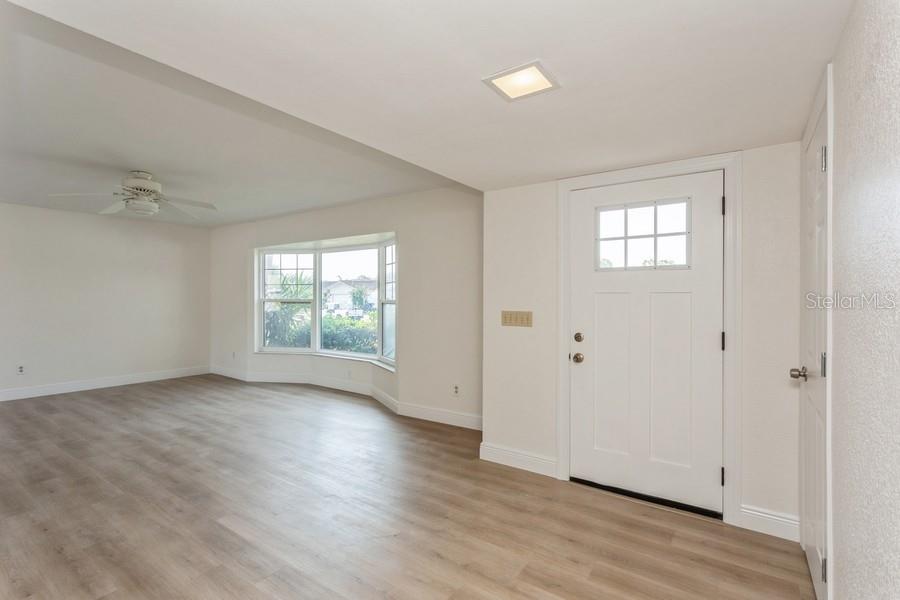 Image 5 of 27 For 2146 Waterside Drive