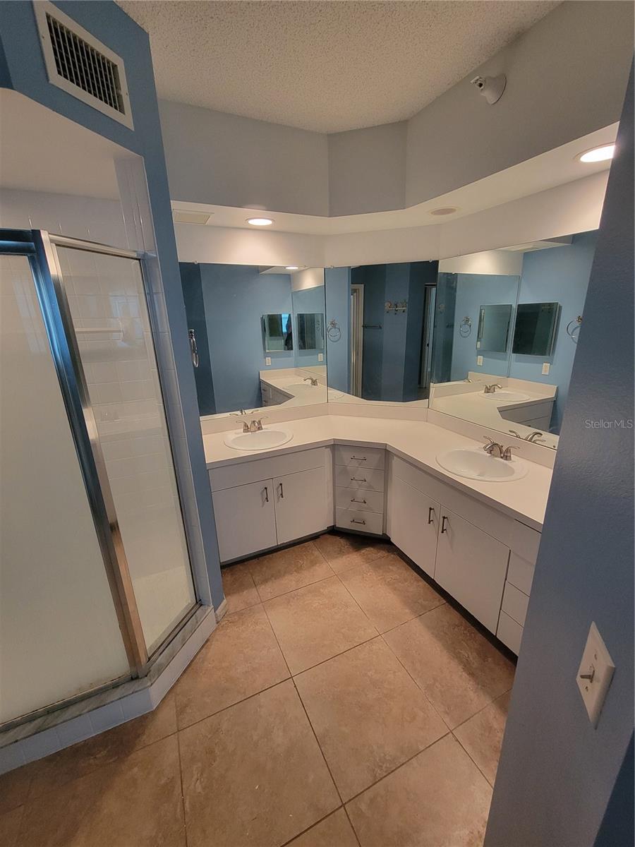 Image 13 of 30 For 6315 Shoreline Drive 3107