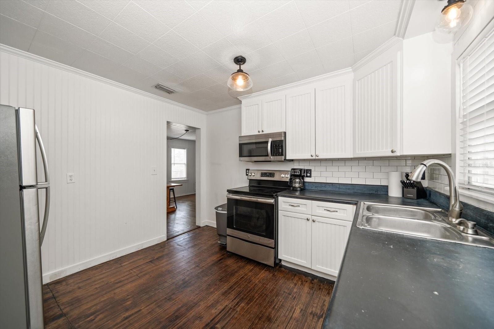 Image 11 of 28 For 731 20th Street Nw