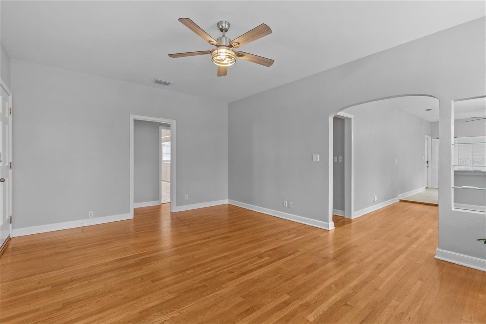 Image 10 of 42 For 914 Bruce Street
