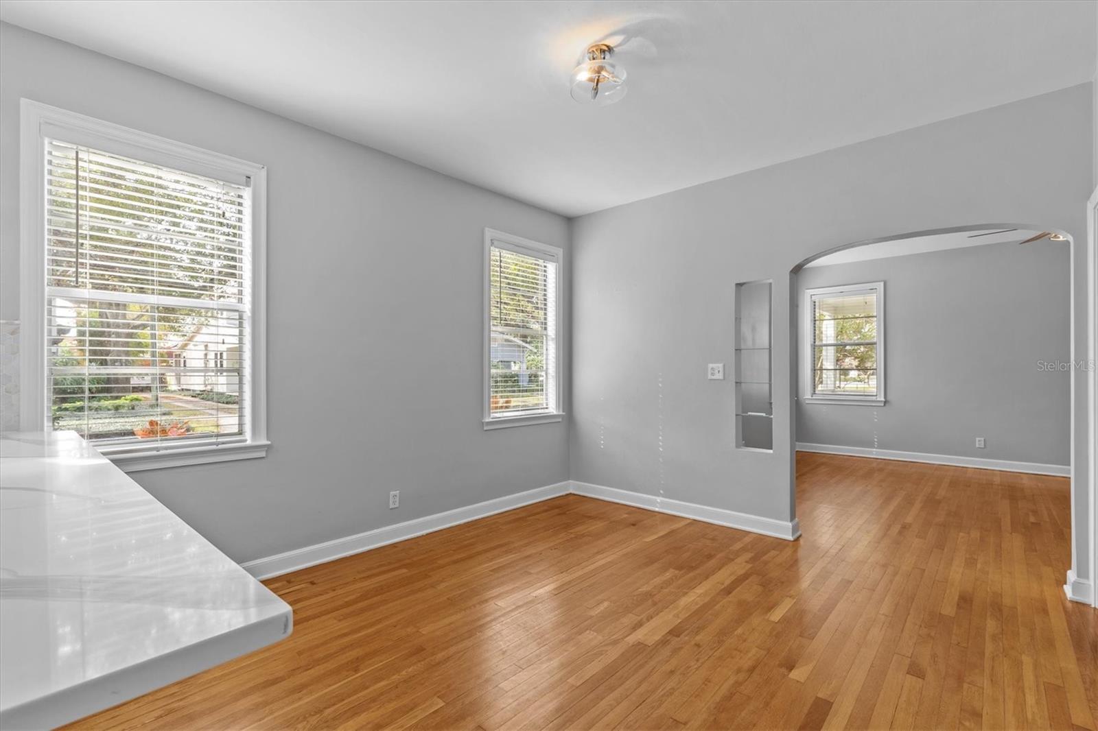 Image 11 of 42 For 914 Bruce Street