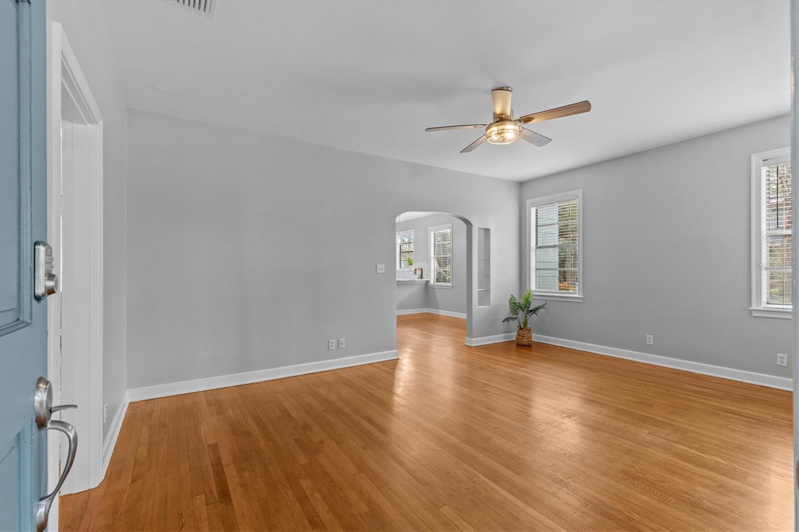 Image 6 of 42 For 914 Bruce Street