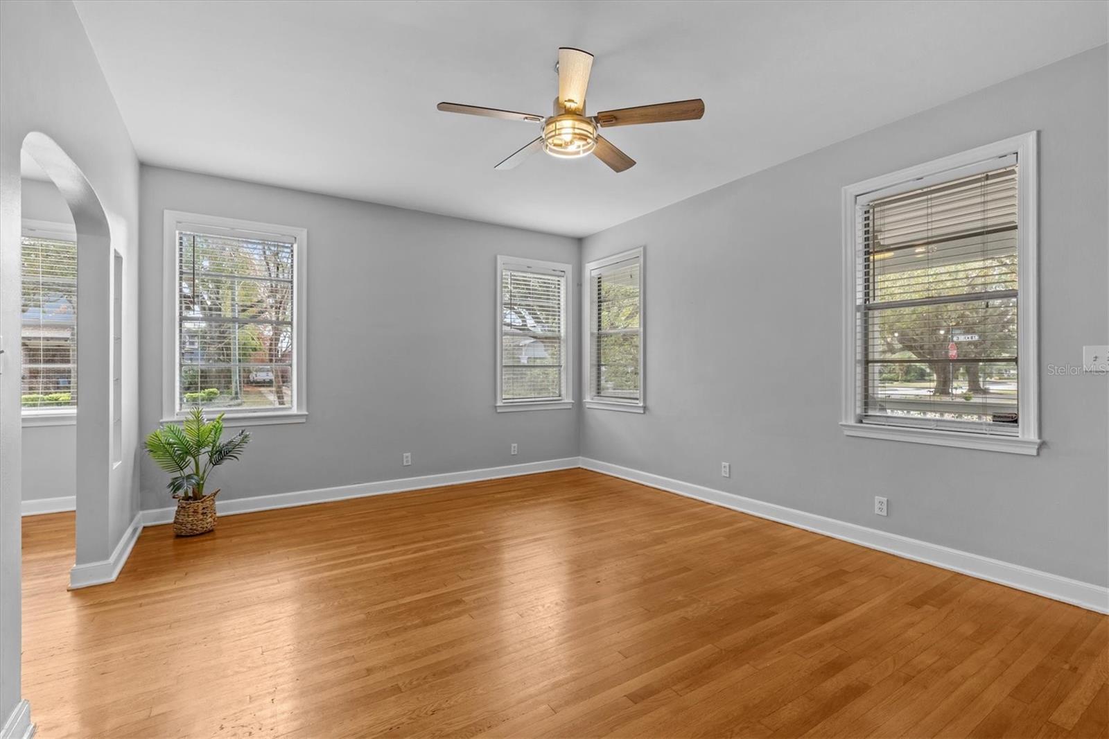 Image 9 of 42 For 914 Bruce Street