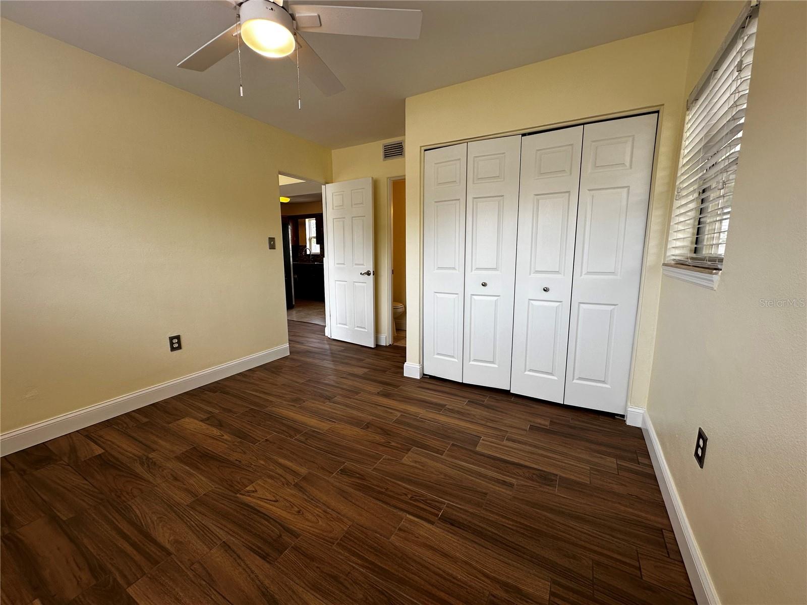 Listing photo id 9 for 8933 Narcissus Avenue