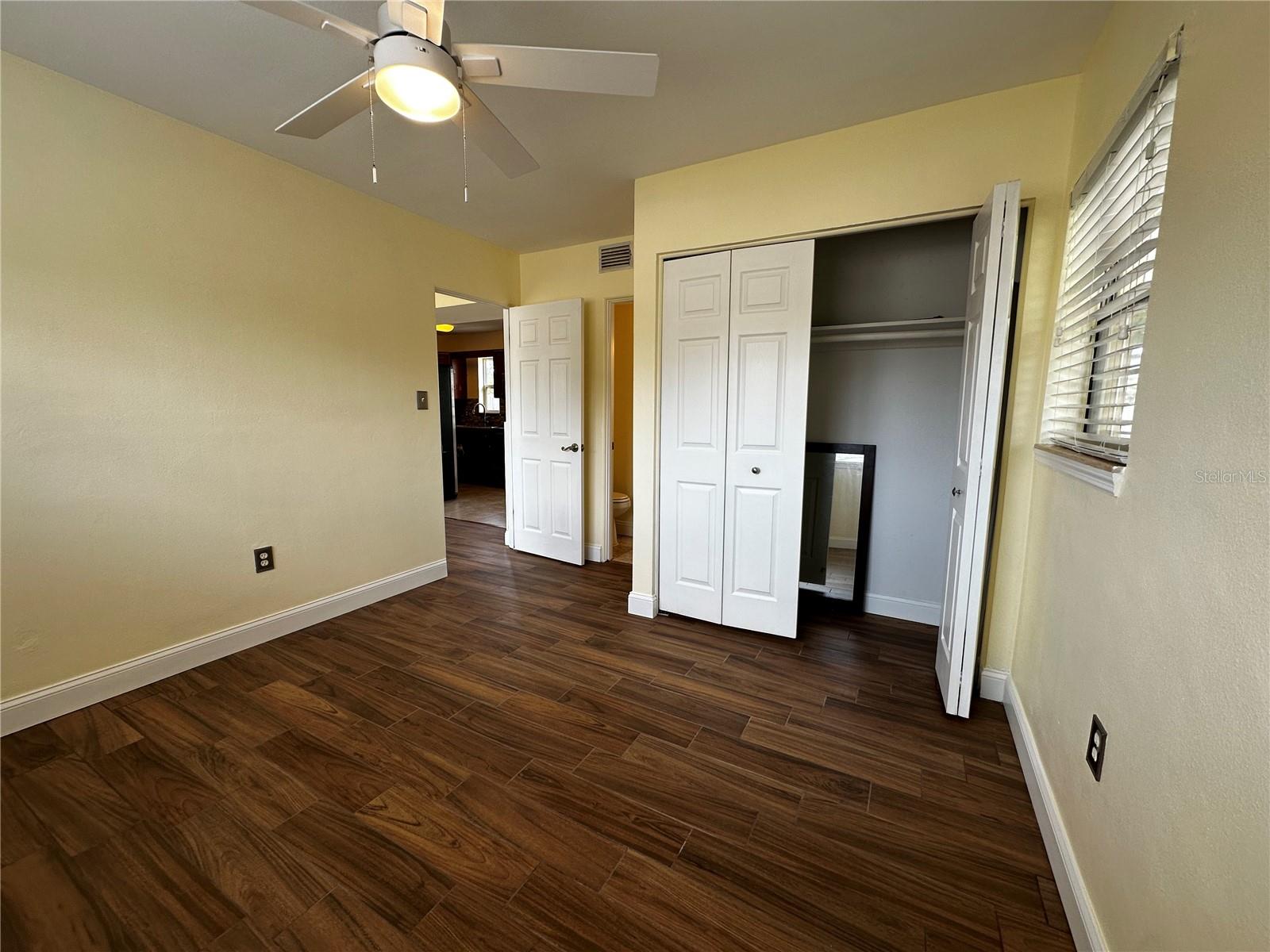 Listing photo id 10 for 8933 Narcissus Avenue