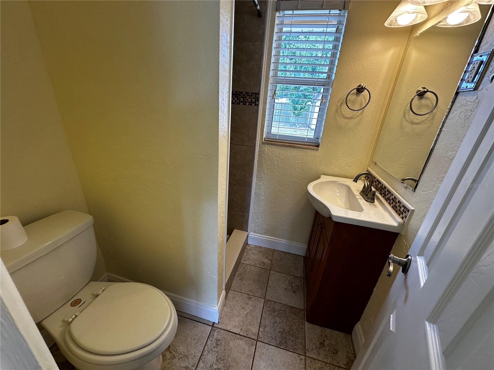 Listing photo id 11 for 8933 Narcissus Avenue