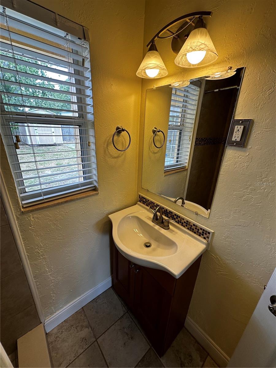 Listing photo id 12 for 8933 Narcissus Avenue