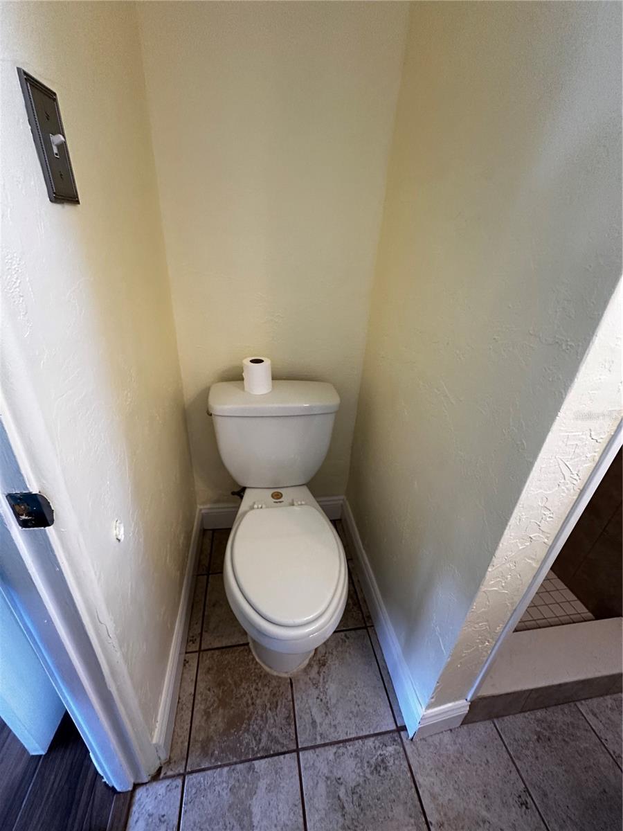 Listing photo id 14 for 8933 Narcissus Avenue