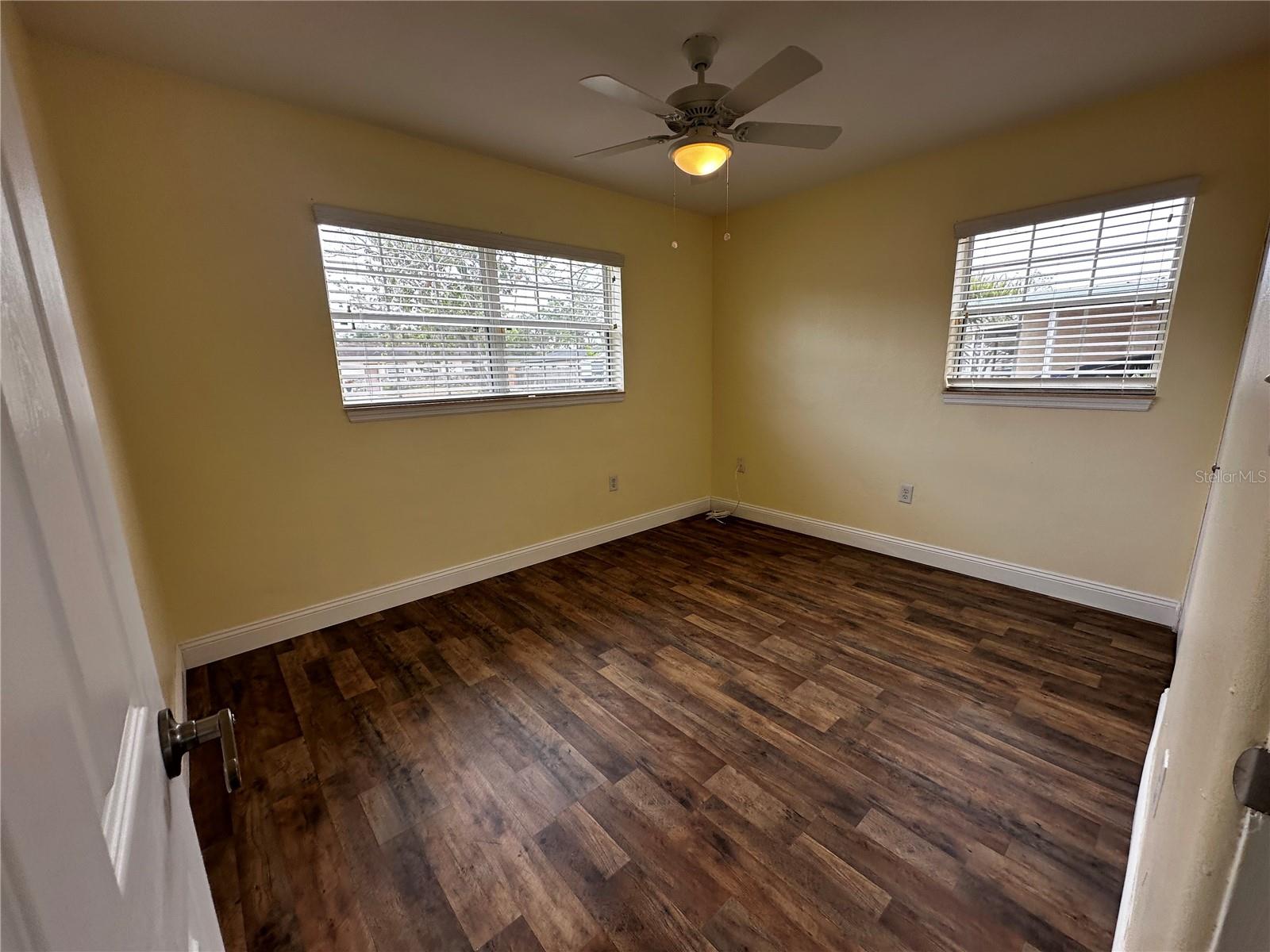 Listing photo id 15 for 8933 Narcissus Avenue