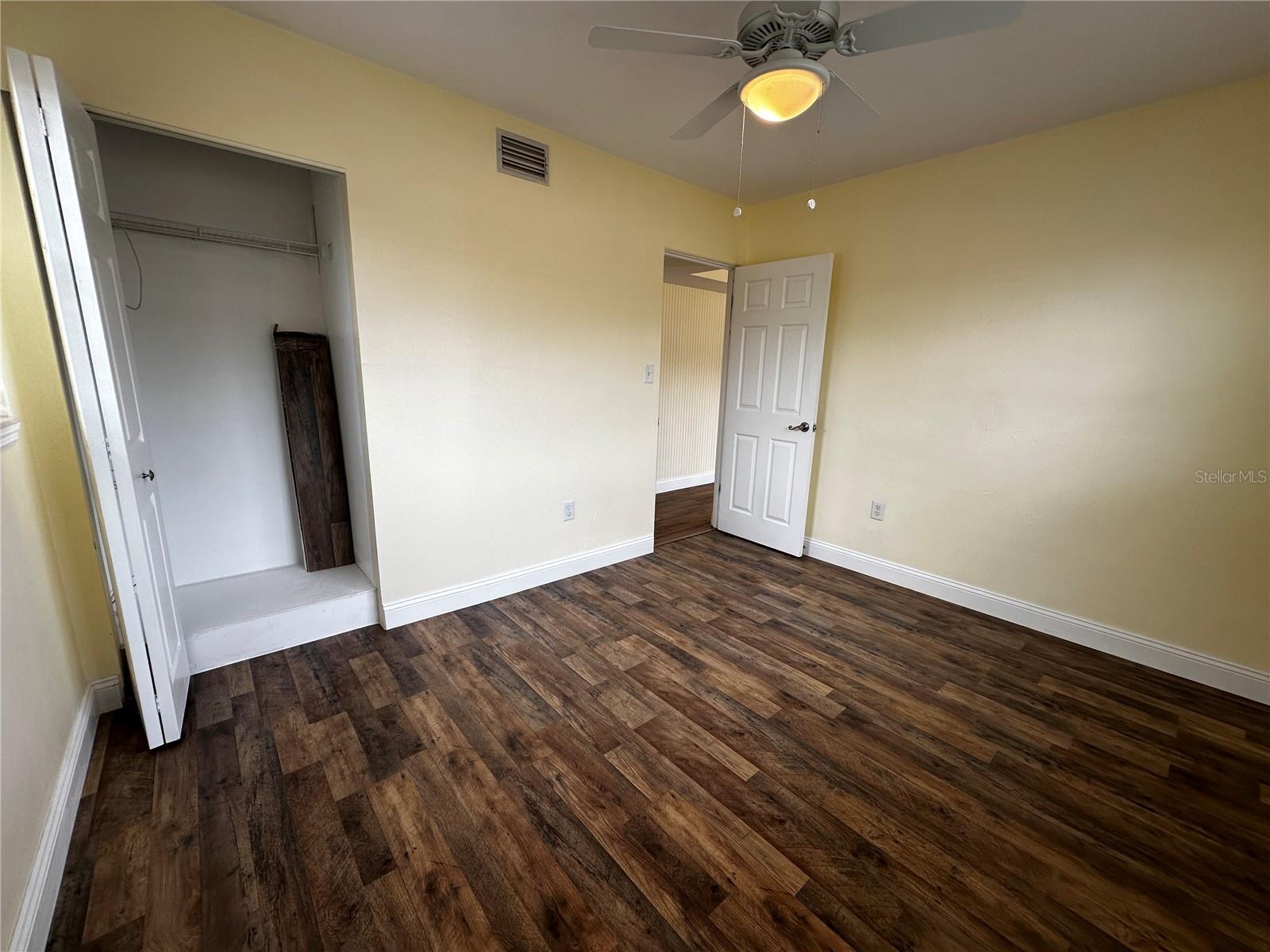 Listing photo id 16 for 8933 Narcissus Avenue
