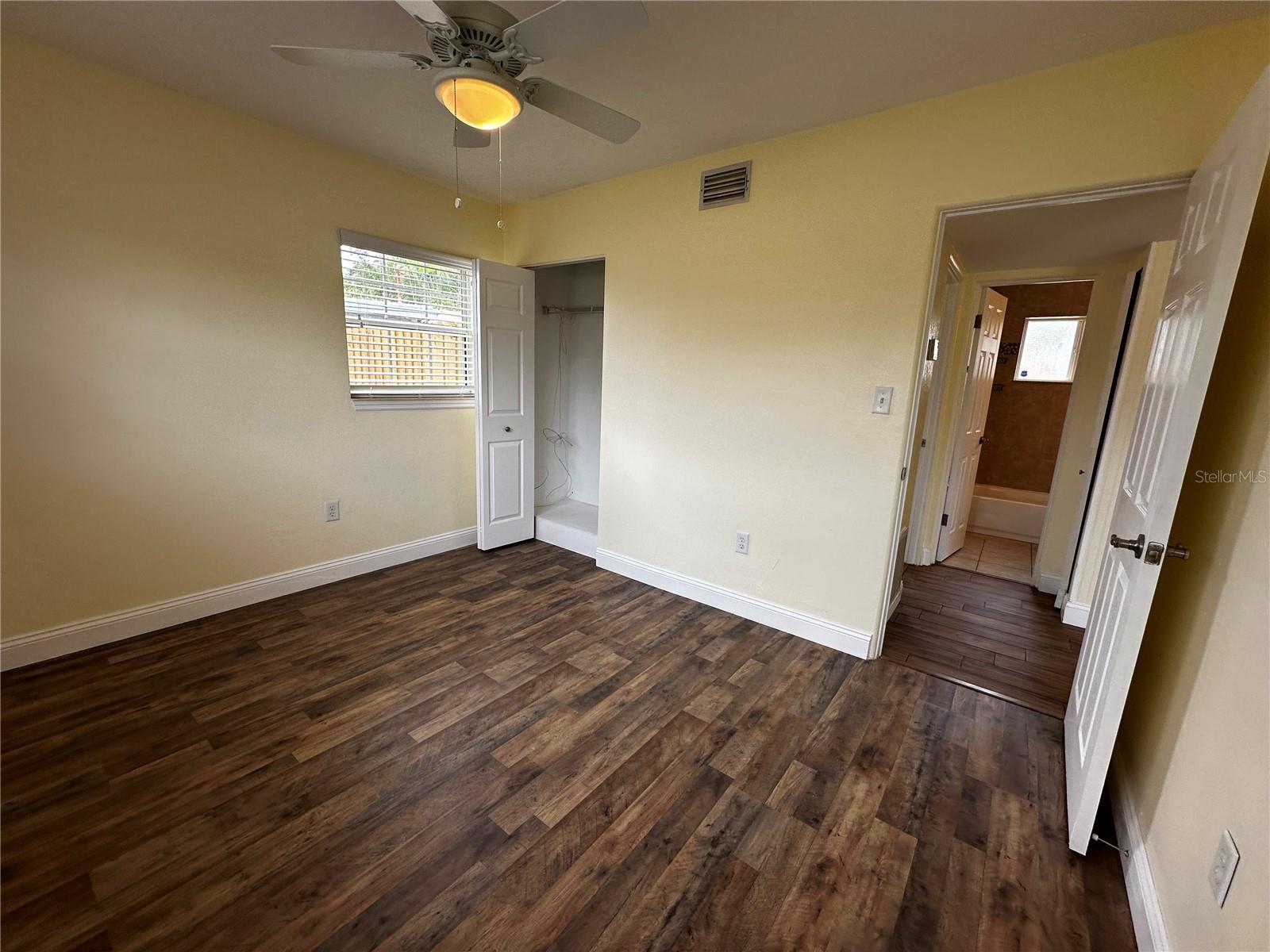 Listing photo id 17 for 8933 Narcissus Avenue