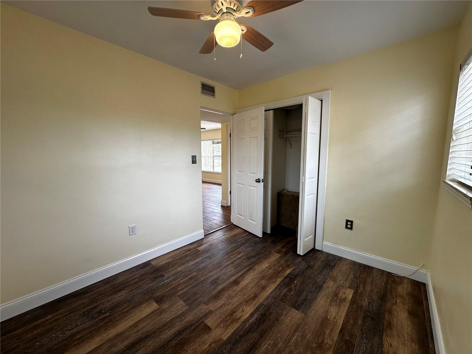 Listing photo id 18 for 8933 Narcissus Avenue