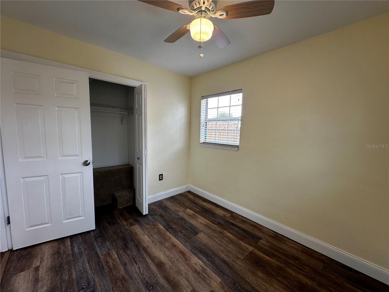 Listing photo id 19 for 8933 Narcissus Avenue