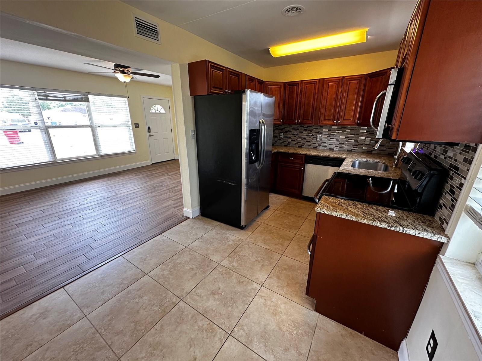 Listing photo id 1 for 8933 Narcissus Avenue