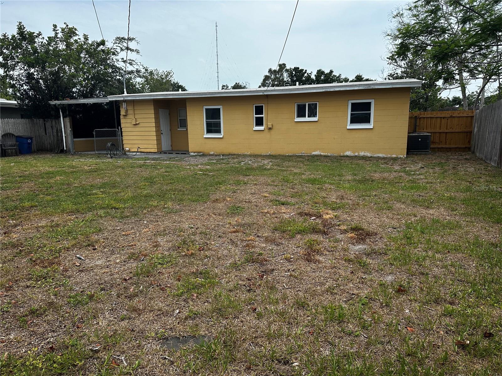 Listing photo id 5 for 8933 Narcissus Avenue