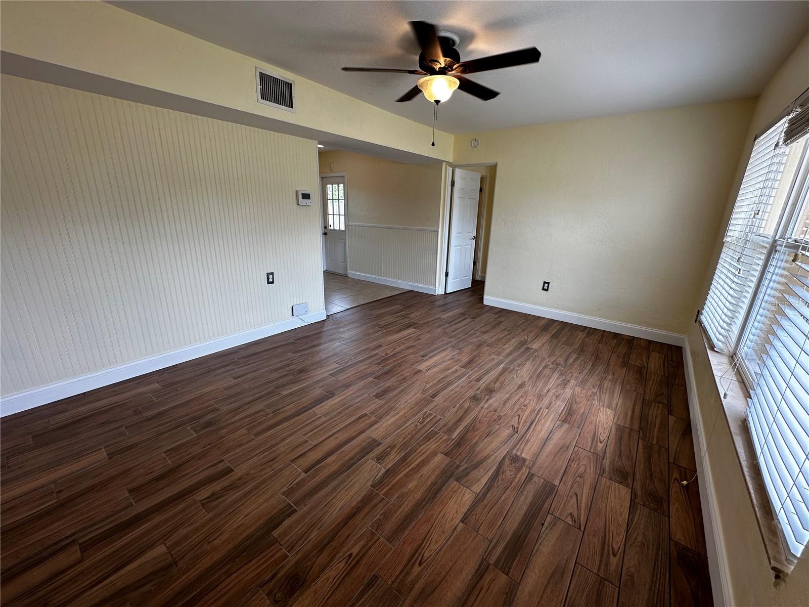 Listing photo id 6 for 8933 Narcissus Avenue