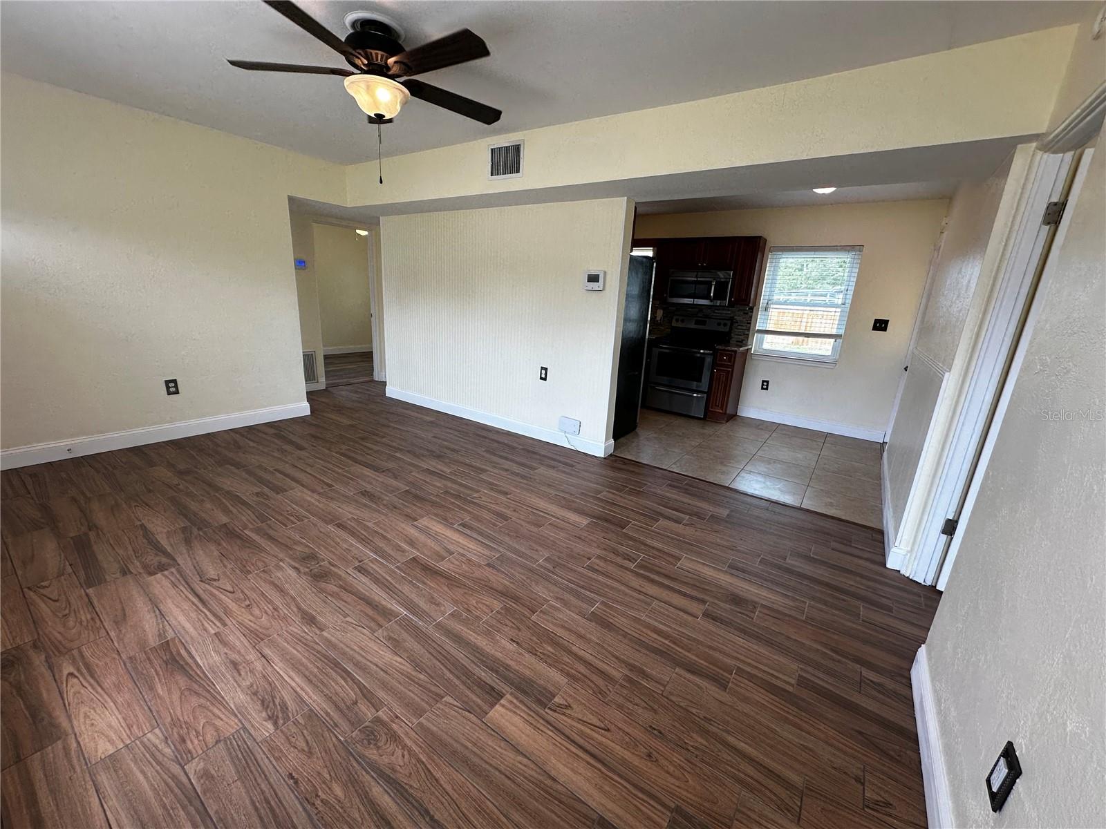 Listing photo id 7 for 8933 Narcissus Avenue