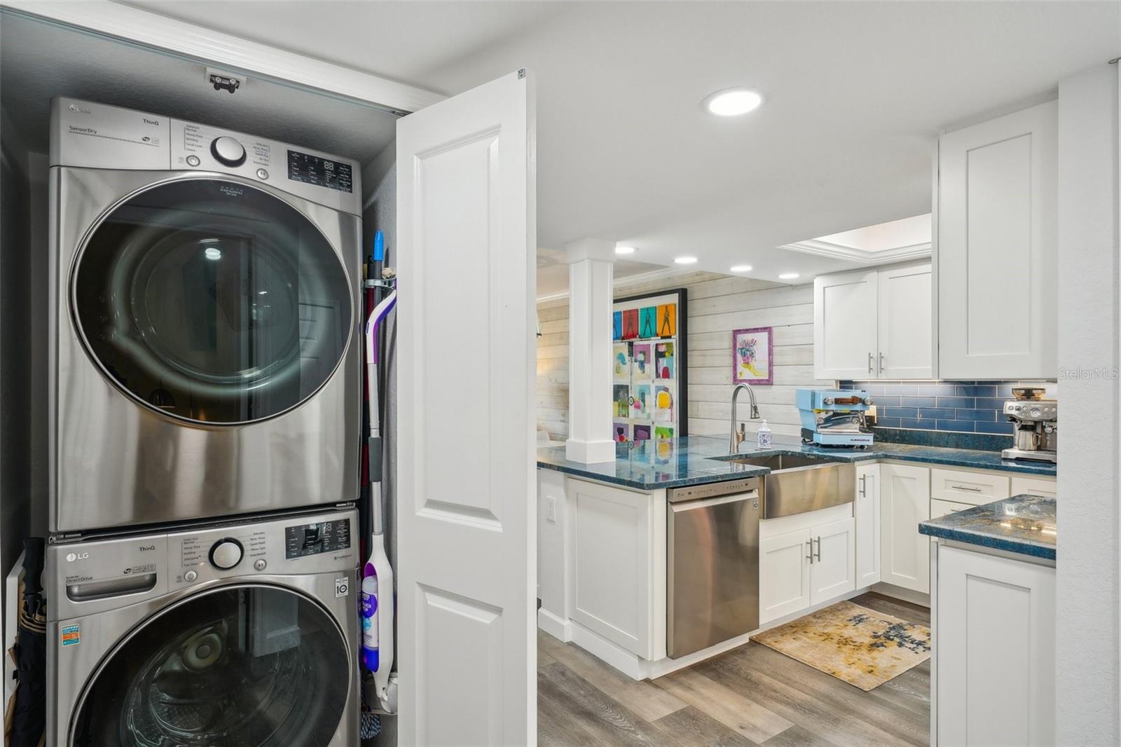 Image 10 of 59 For 7564 Bayshore Drive 302