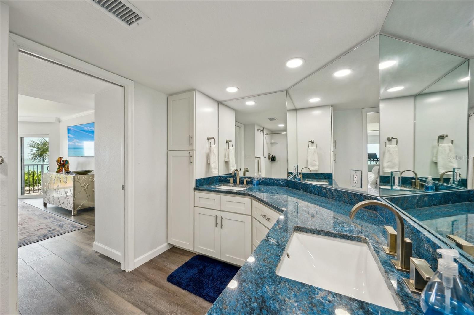 Image 27 of 59 For 7564 Bayshore Drive 302