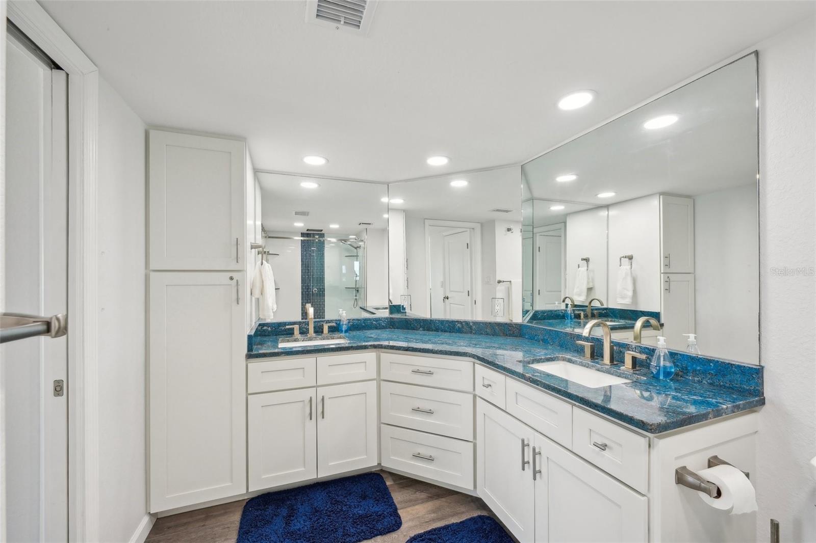 Image 28 of 59 For 7564 Bayshore Drive 302