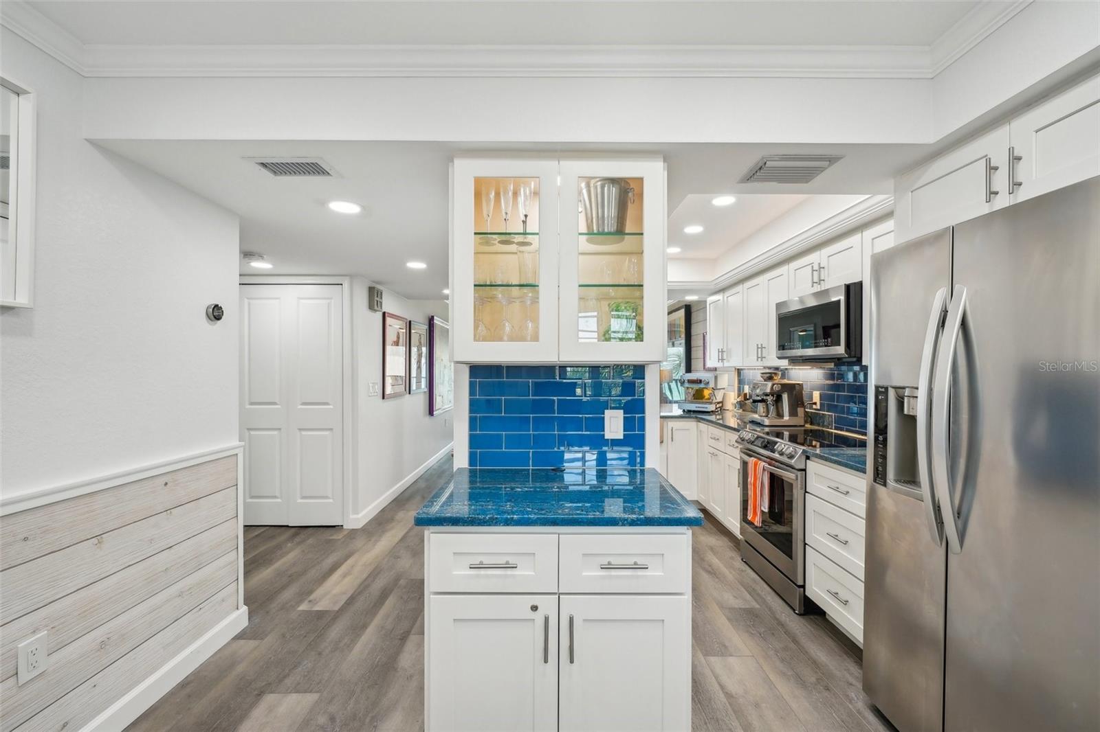 Image 5 of 59 For 7564 Bayshore Drive 302