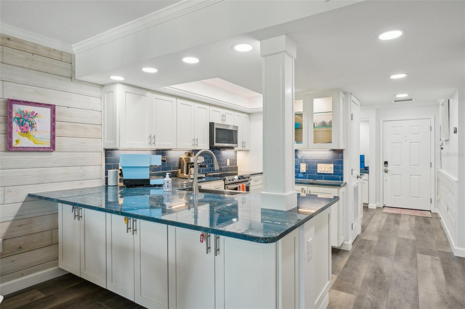 Image 6 of 59 For 7564 Bayshore Drive 302