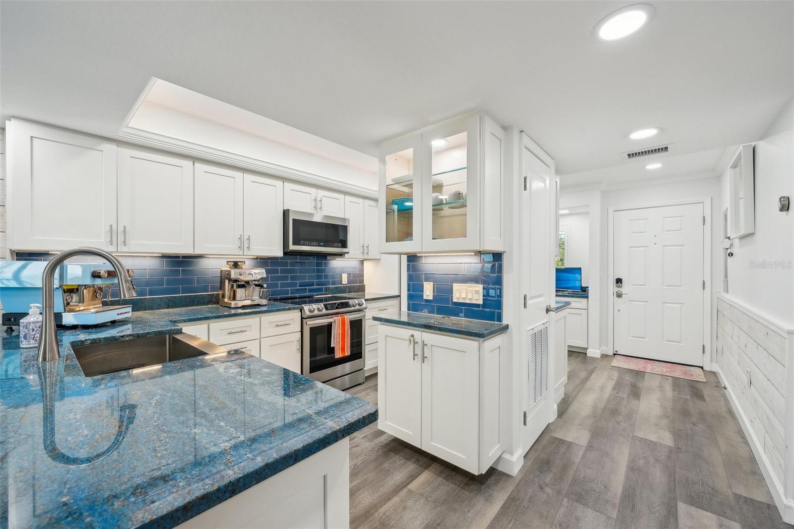 Image 7 of 59 For 7564 Bayshore Drive 302