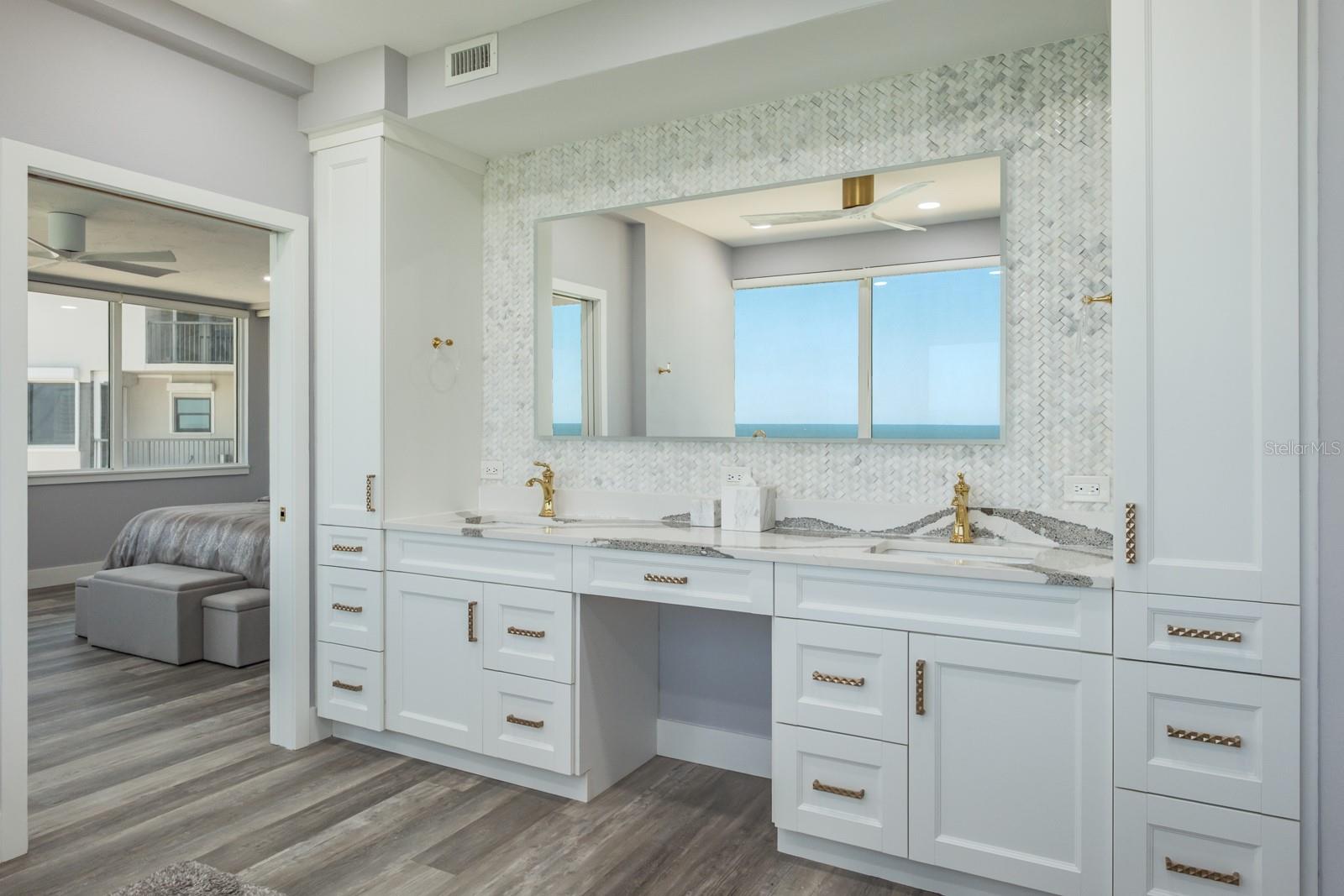 Image 20 of 51 For 1600 Gulf Boulevard 1112