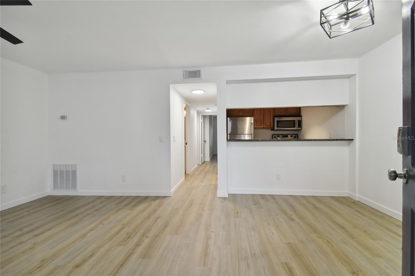 Image 3 of 20 For 5440 Macdill Avenue 1e