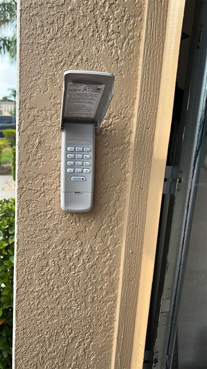 Image 21 of 28 For 8423 Edgewater Place Boulevard