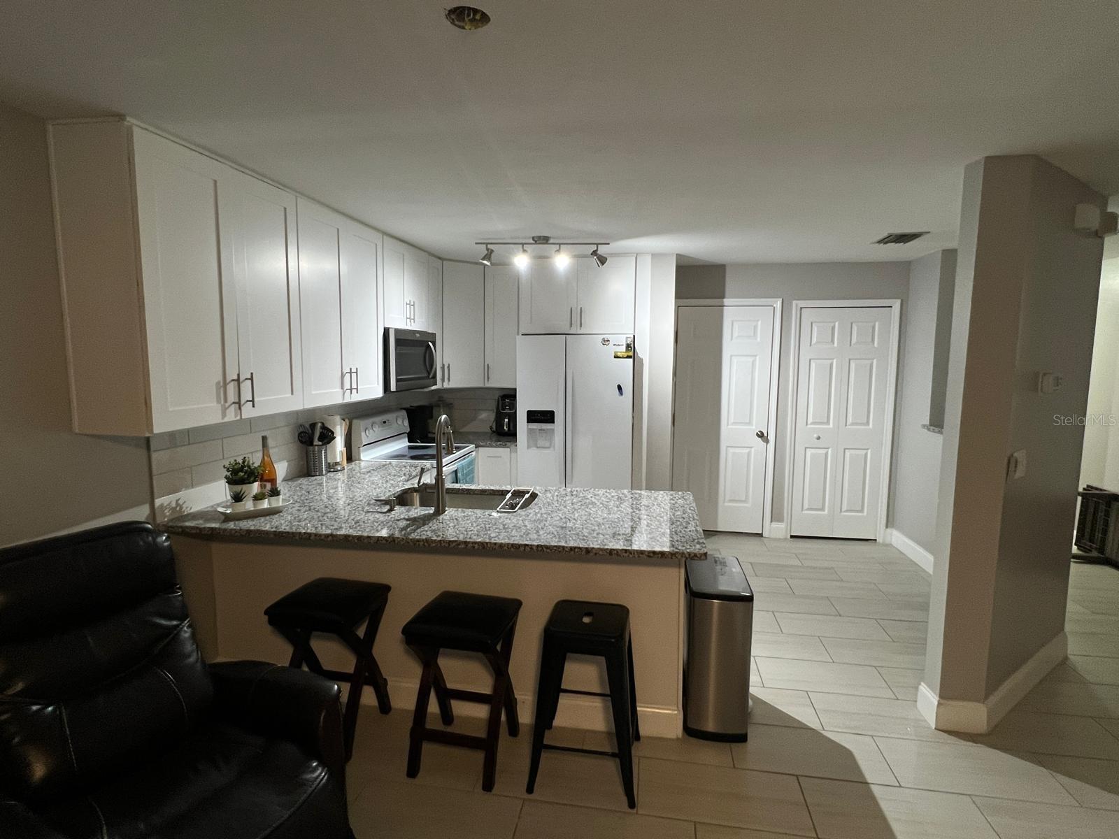 Image 5 of 28 For 8423 Edgewater Place Boulevard