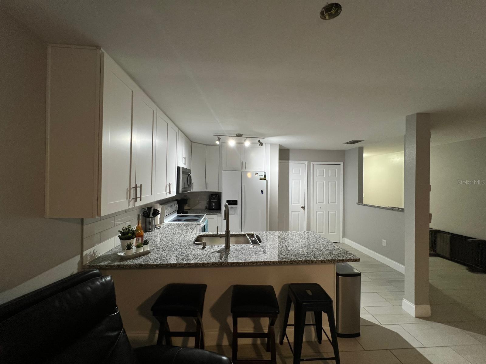 Image 6 of 28 For 8423 Edgewater Place Boulevard