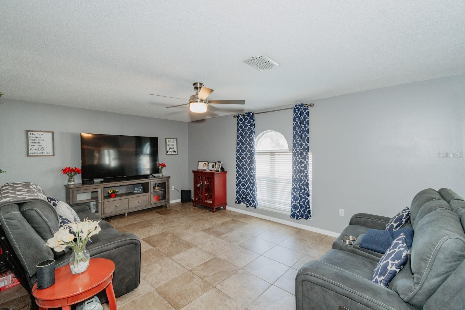 Image 9 of 49 For 1808 Ashton Drive E