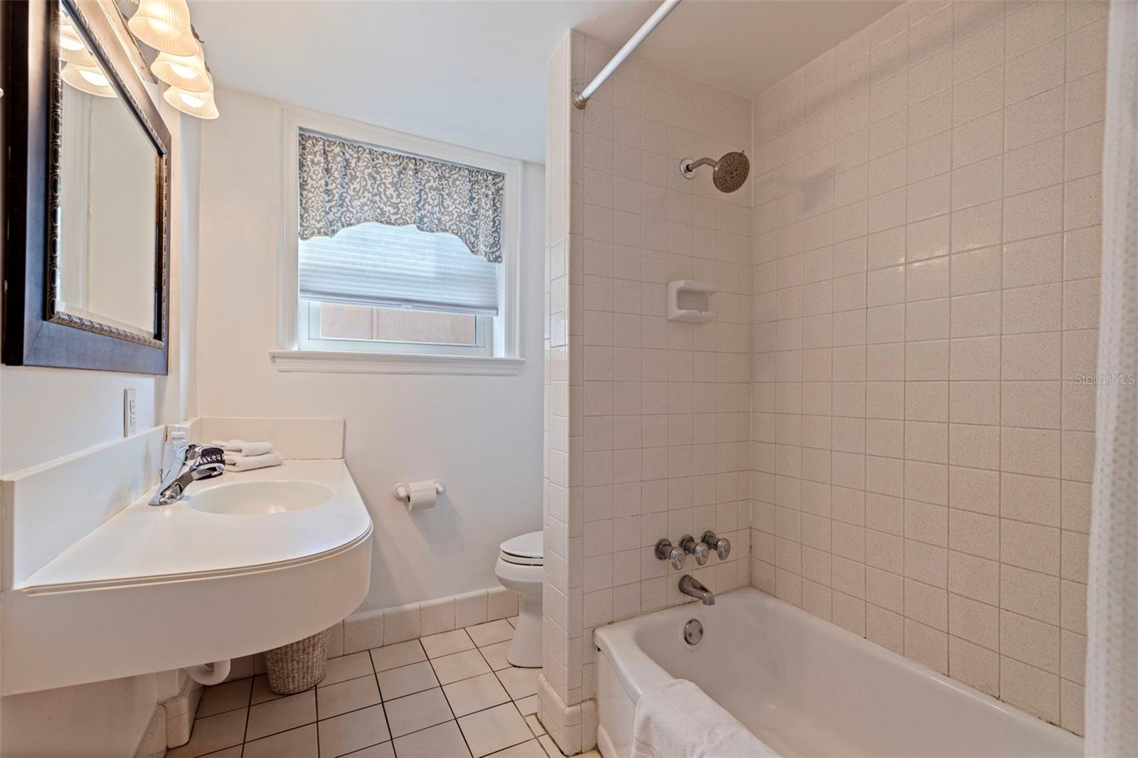Image 18 of 37 For 6700 Sunset Way 303
