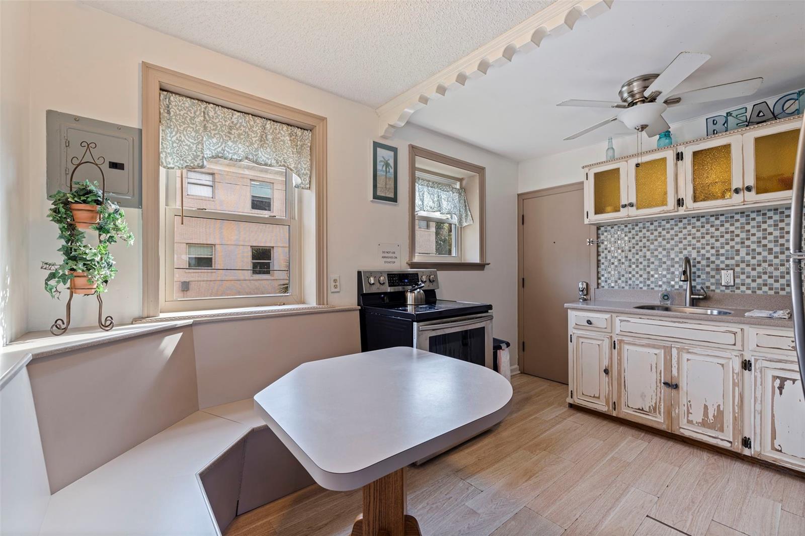 Image 8 of 37 For 6700 Sunset Way 303
