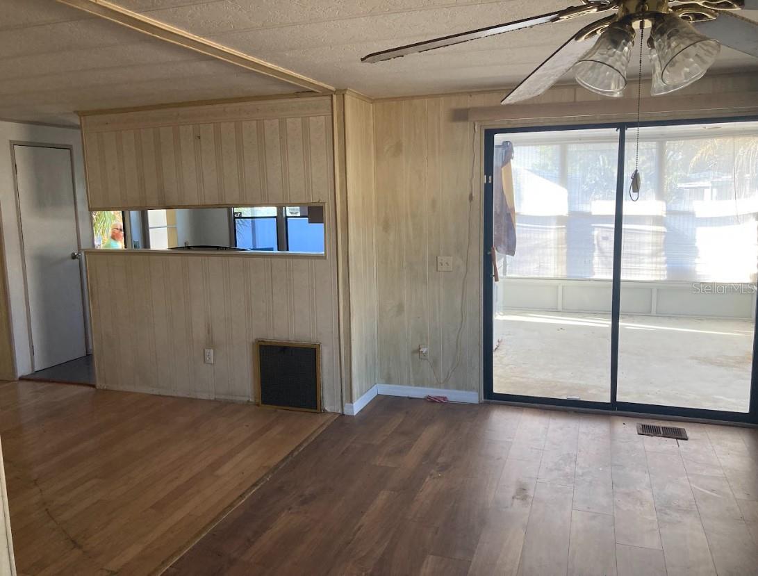Listing photo id 2 for 12240 Seminole Boulevard 14