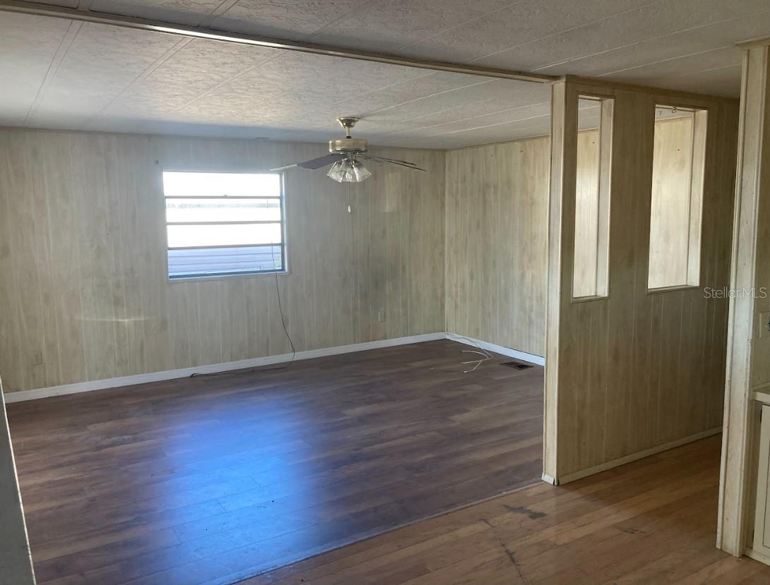 Listing photo id 4 for 12240 Seminole Boulevard 14