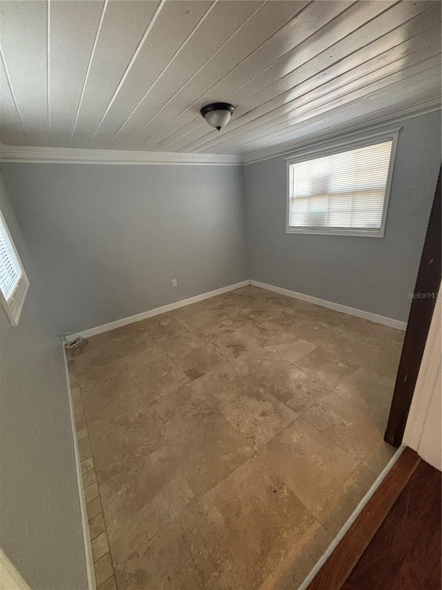 Image 4 of 5 For 2500 47th Avenue N