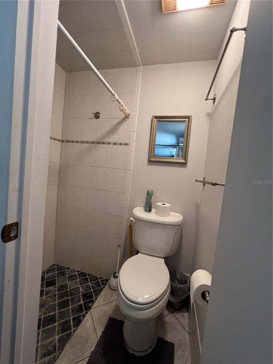 Image 16 of 21 For 10502 Laburnum Drive