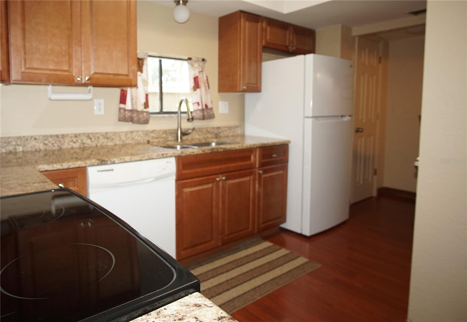 Image 9 of 28 For 8011 Peach Drive 103