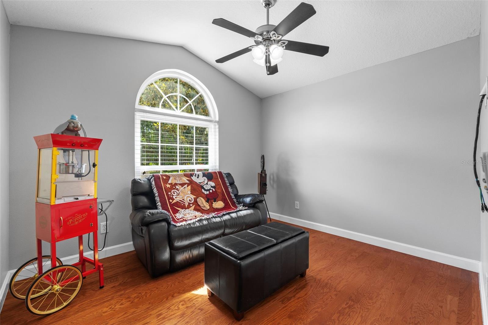 Image 21 of 61 For 18631 Le Dauphine Place