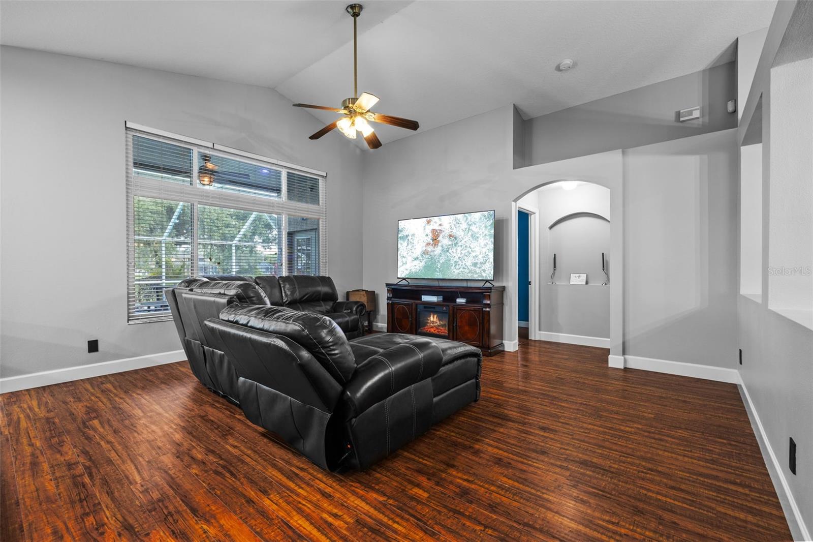 Image 33 of 61 For 18631 Le Dauphine Place