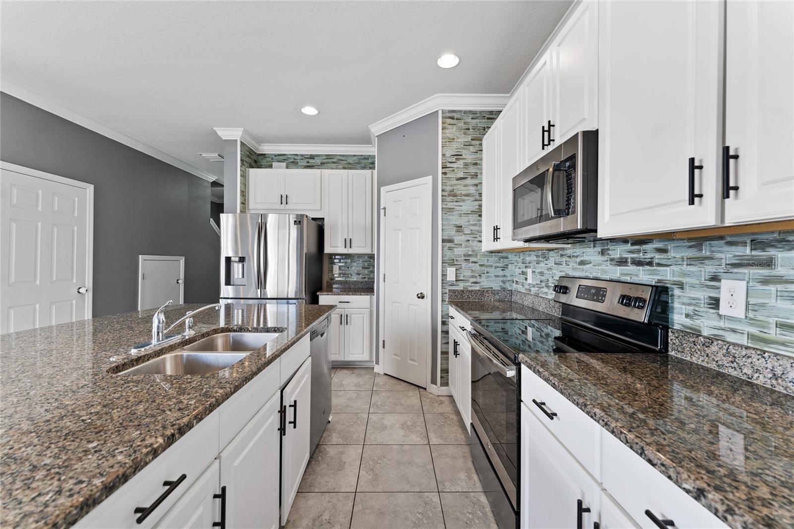 Image 6 of 22 For 7103 Grand Elm Drive