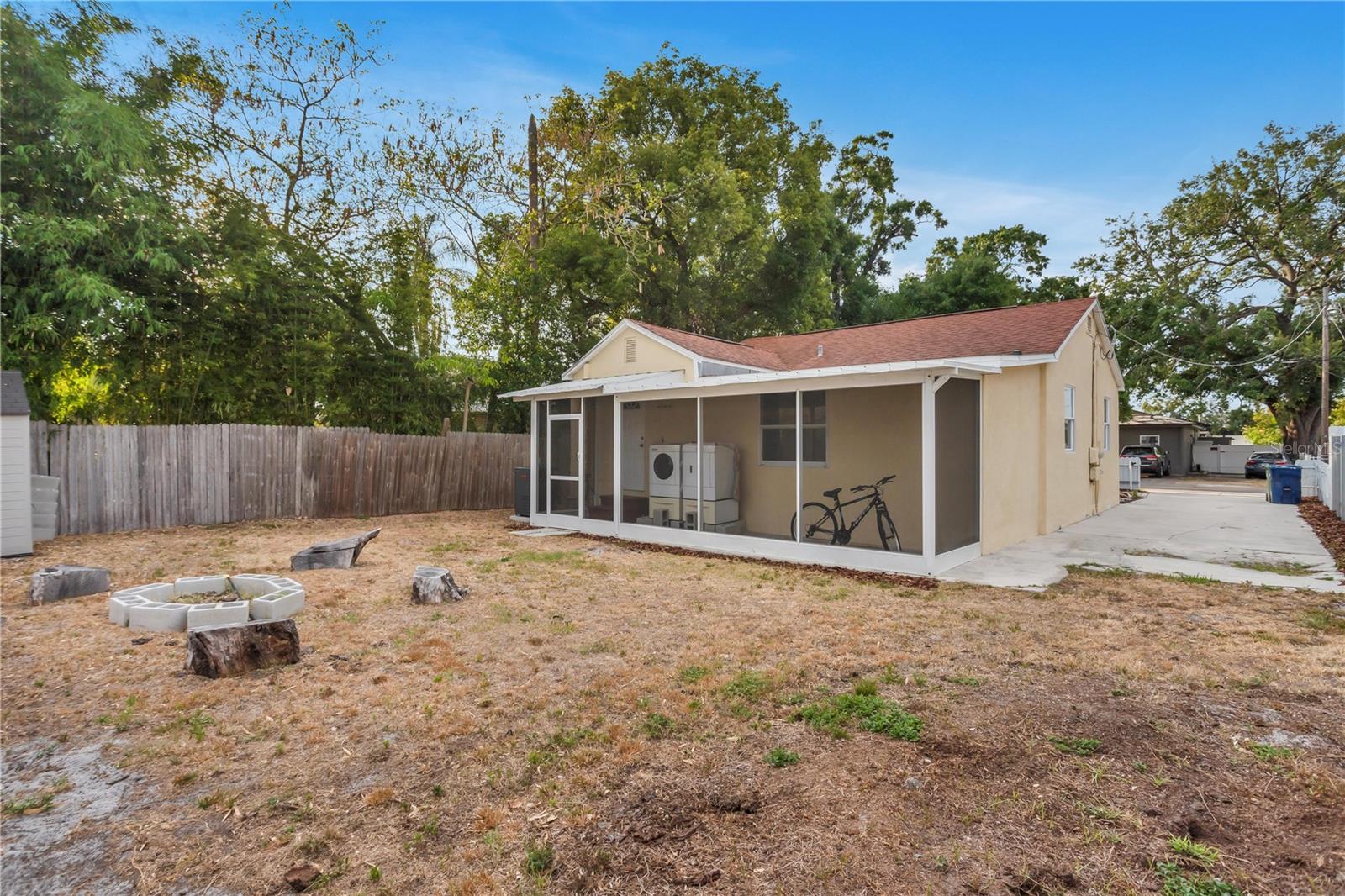 Image 23 of 25 For 2916 Crest Avenue