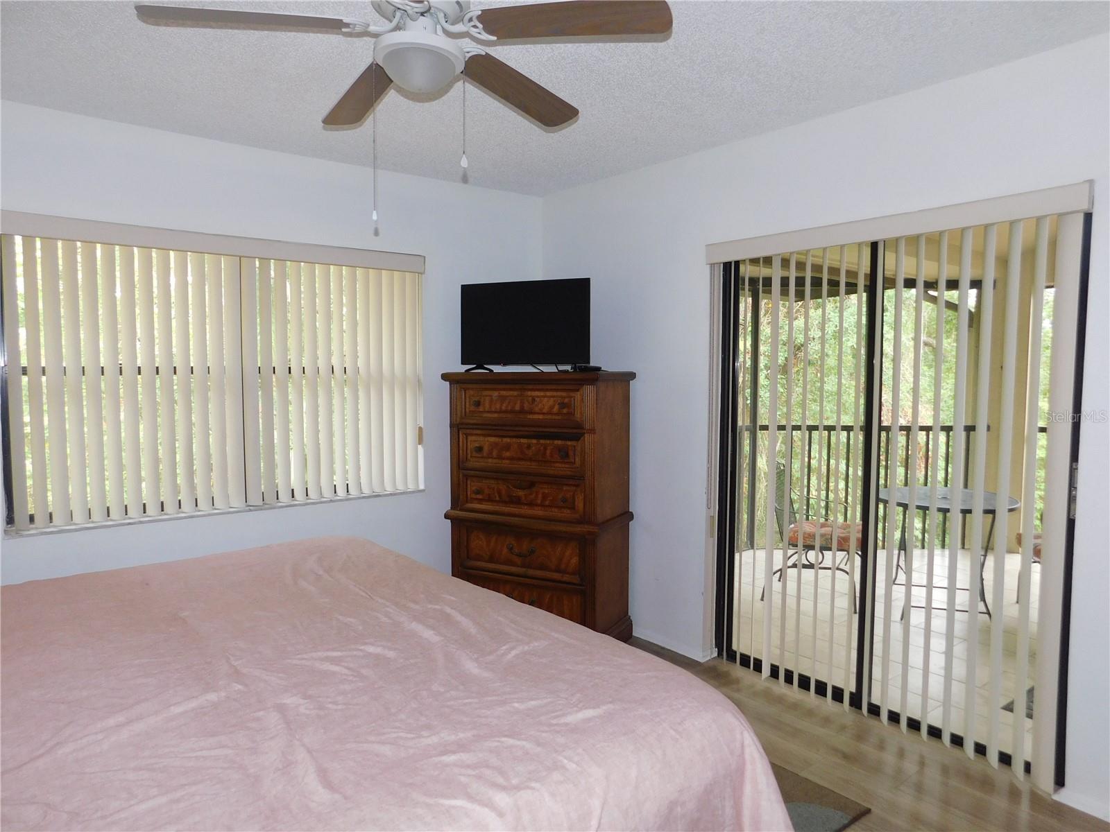 Image 19 of 31 For 124 Woodlake Wynde