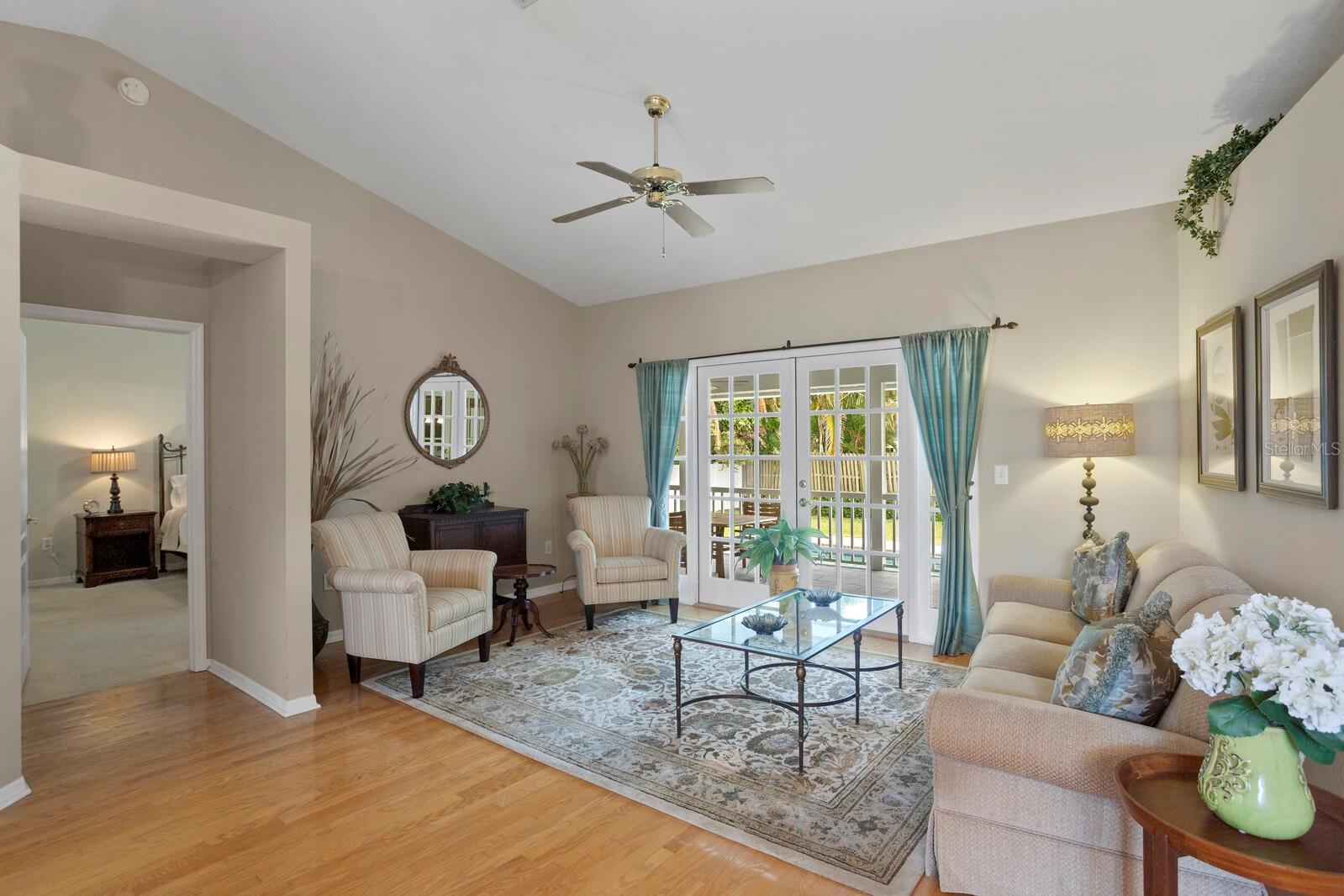 Image 4 of 44 For 4311 Beach Park Drive