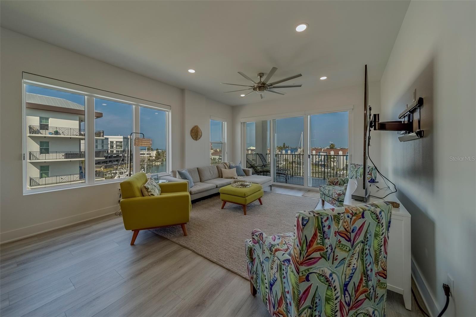 Image 12 of 59 For 400 150th Avenue 407
