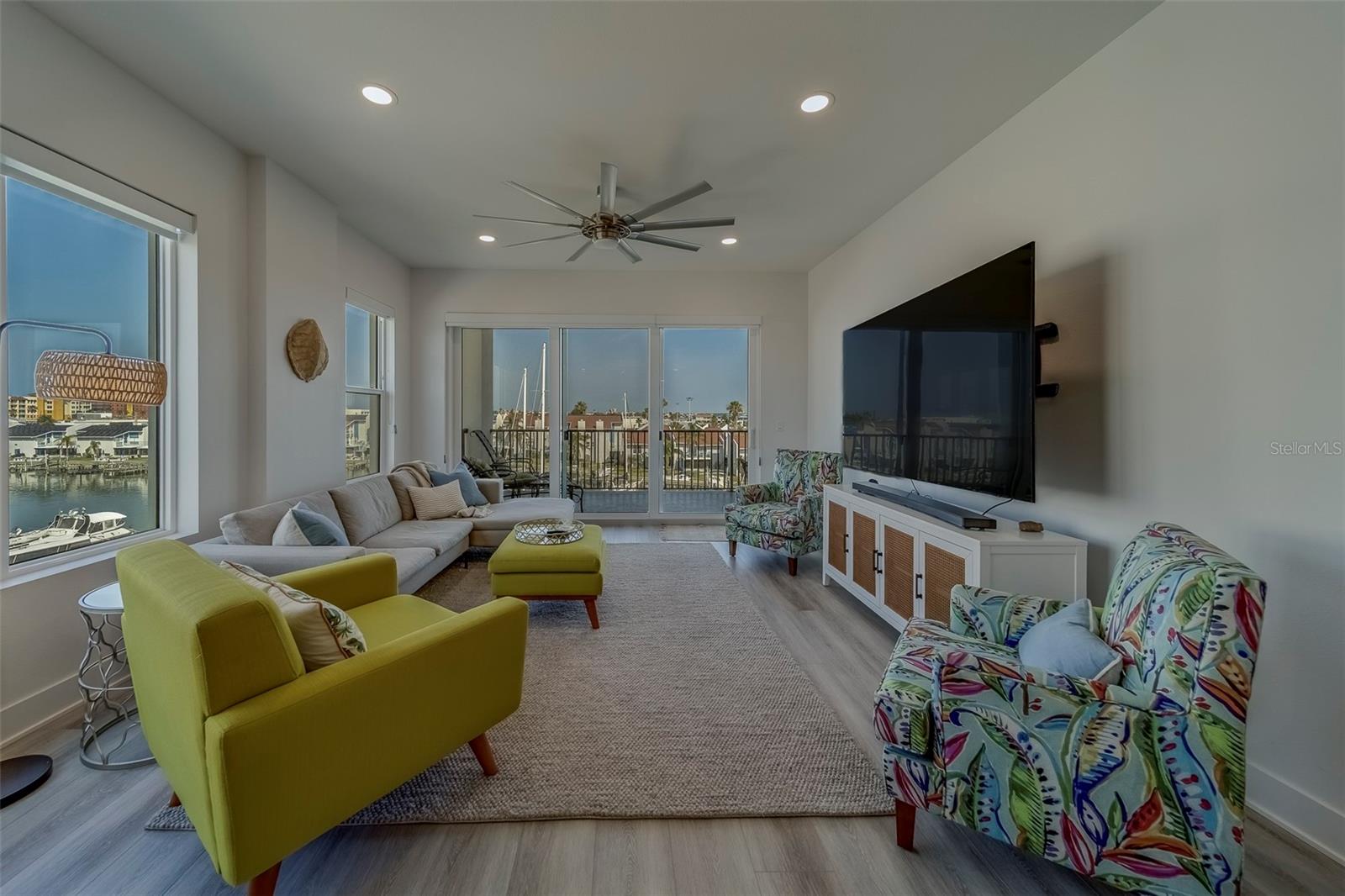 Image 13 of 59 For 400 150th Avenue 407